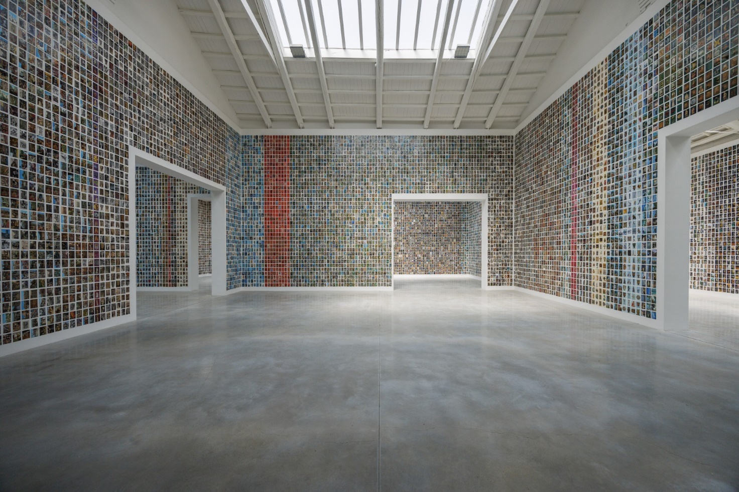 Spanish Pavilion at the Venice Biennale 2026: Oriol Vilanova Transforms Postcards into a Museum of Memor