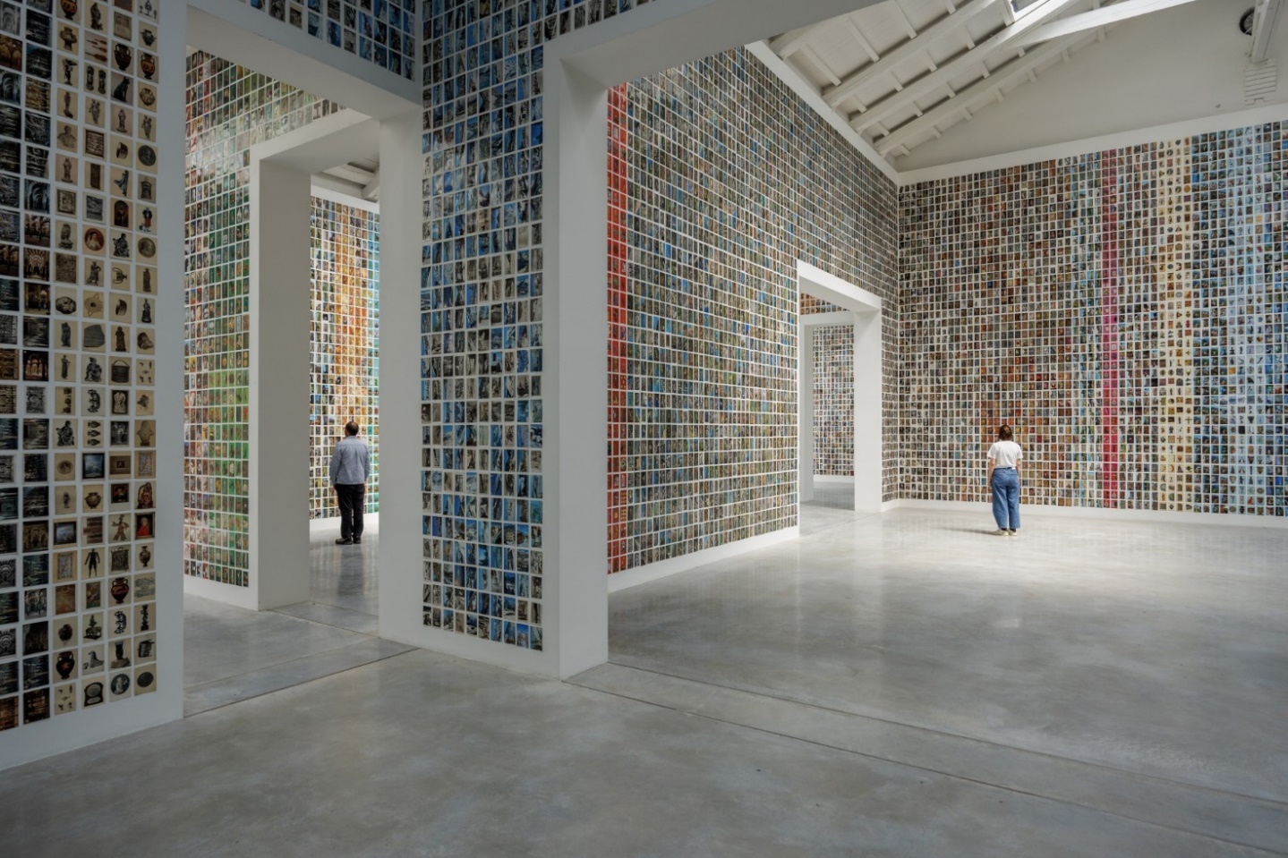 Spanish Pavilion at the Venice Biennale 2026: Oriol Vilanova Transforms Postcards into a Museum of Memor