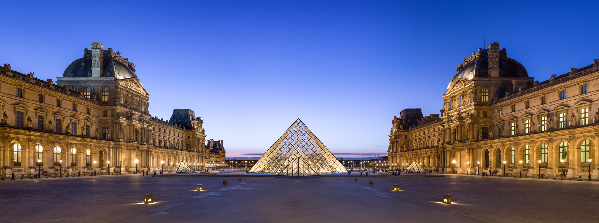 Art Stops for the Protests: The Louvre Blocked by Students, Then Paris Closes Its Museums